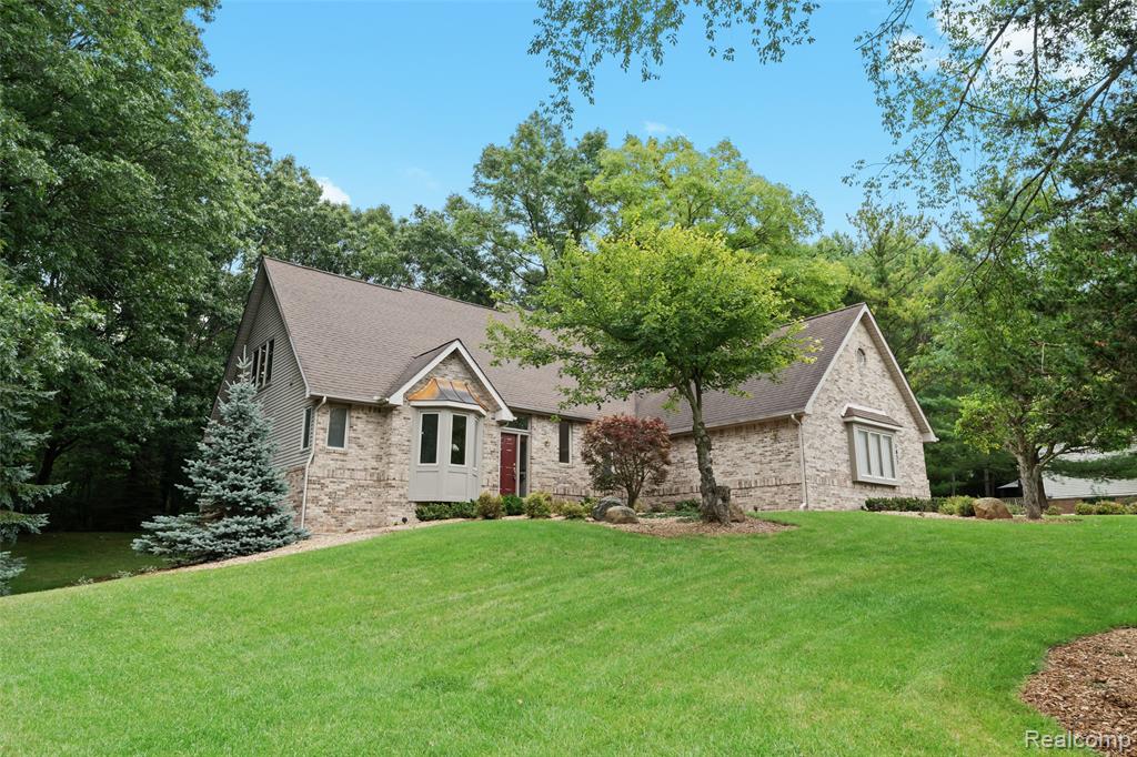 7837 Partridge Hill Drive, Brighton, MI 48116 — Photo 3