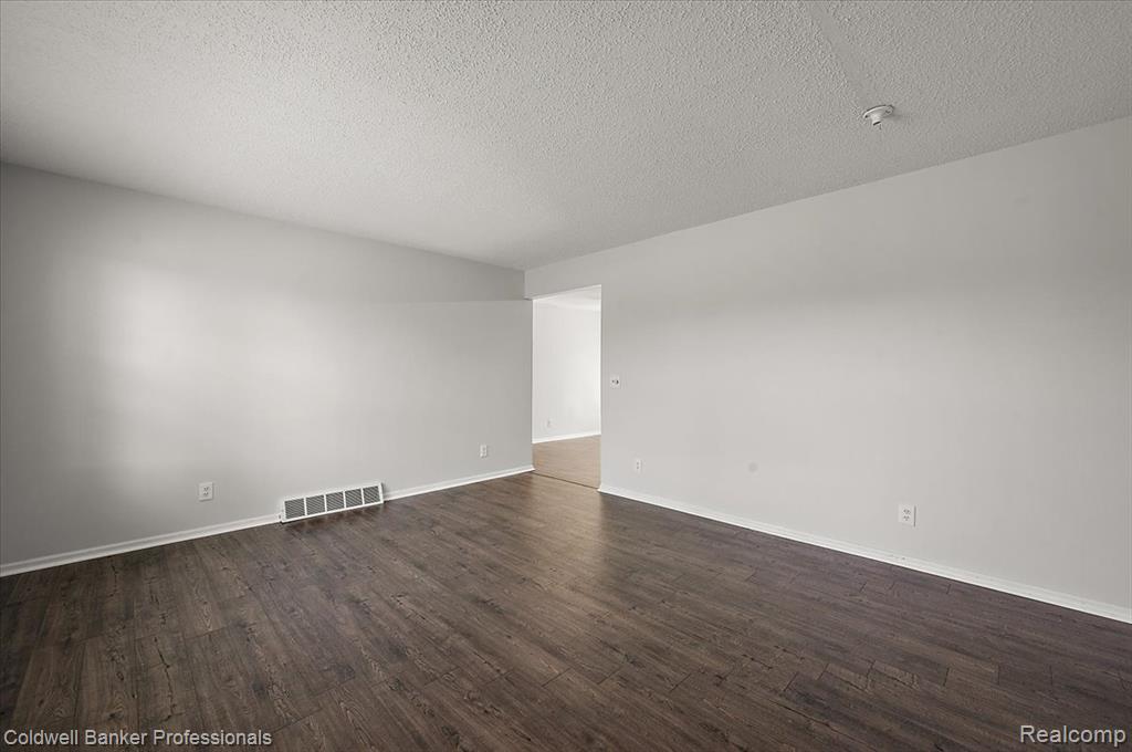 5714 Five Lakes Road, North Branch, MI 48461 — Photo 17
