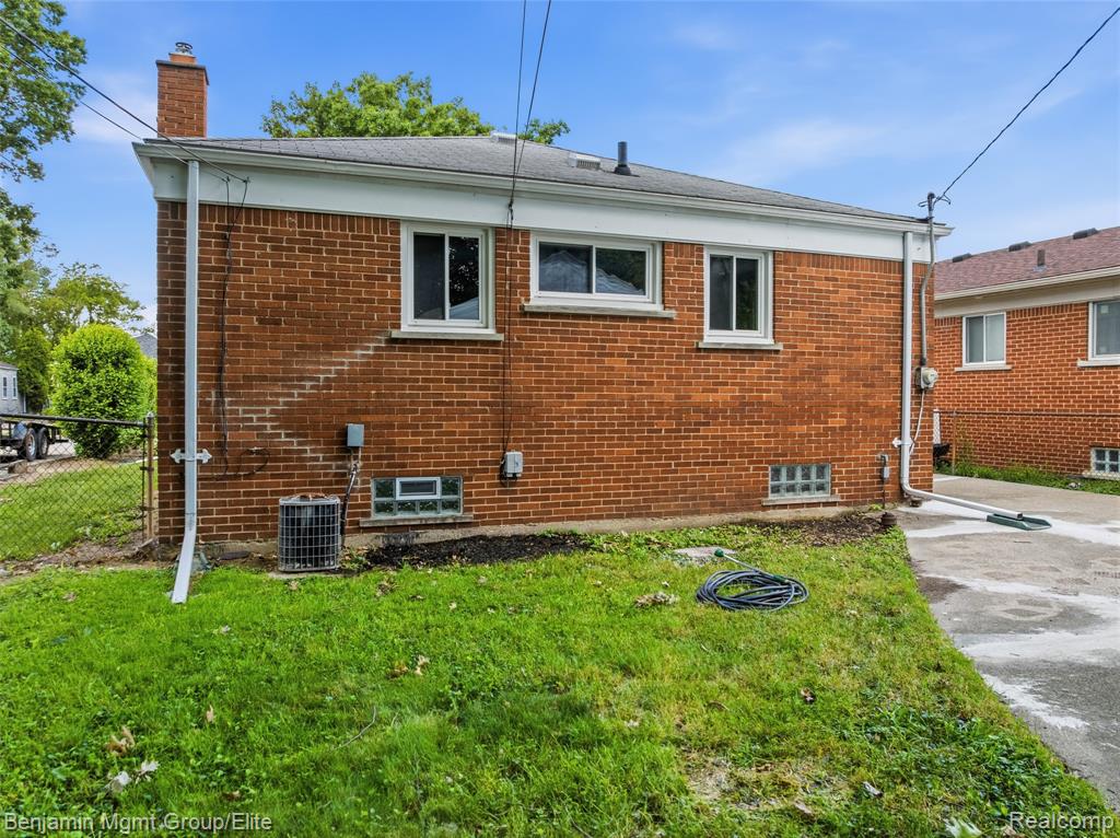 22584 Marine Avenue, Eastpointe, MI 48021 — Photo 26
