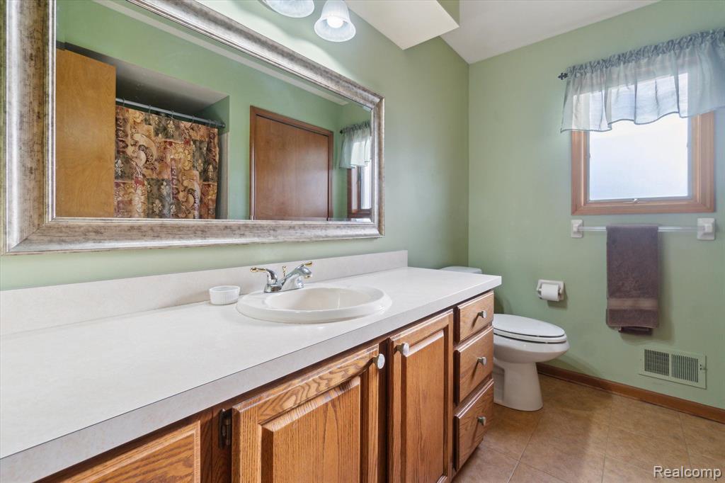 9400 ENGLISHMAN Drive, Fenton, MI 48430 — Photo 22