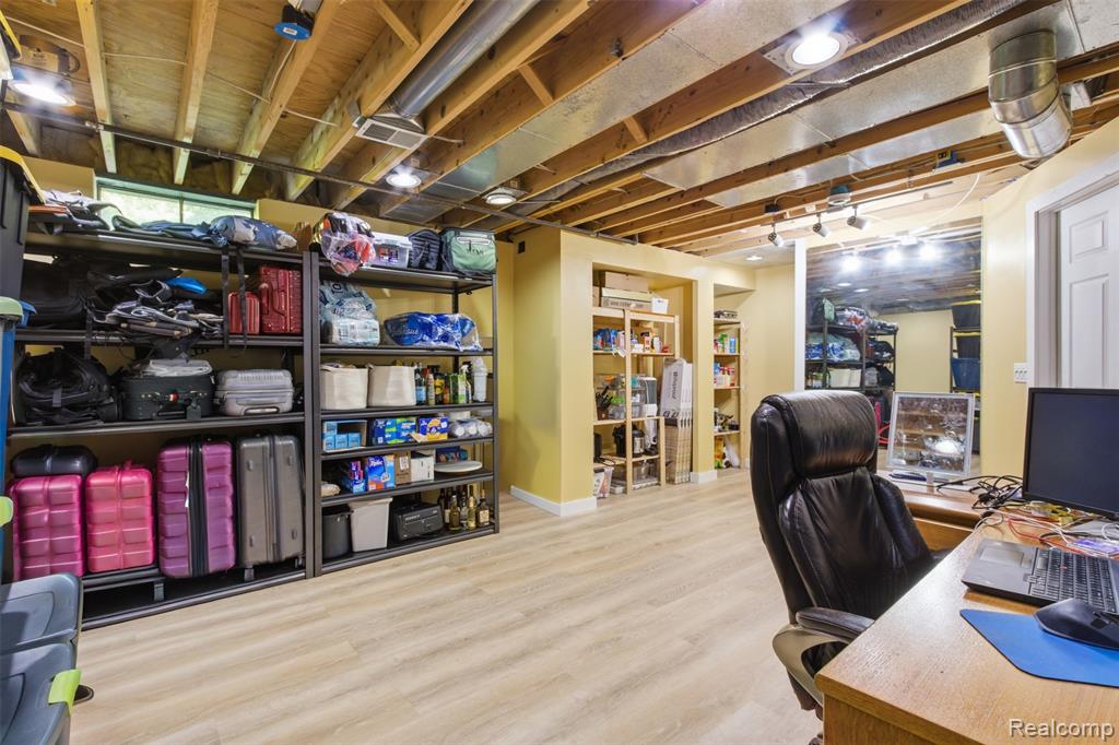 6790 Edwood Avenue, West Bloomfield, MI 48324 — Photo 27