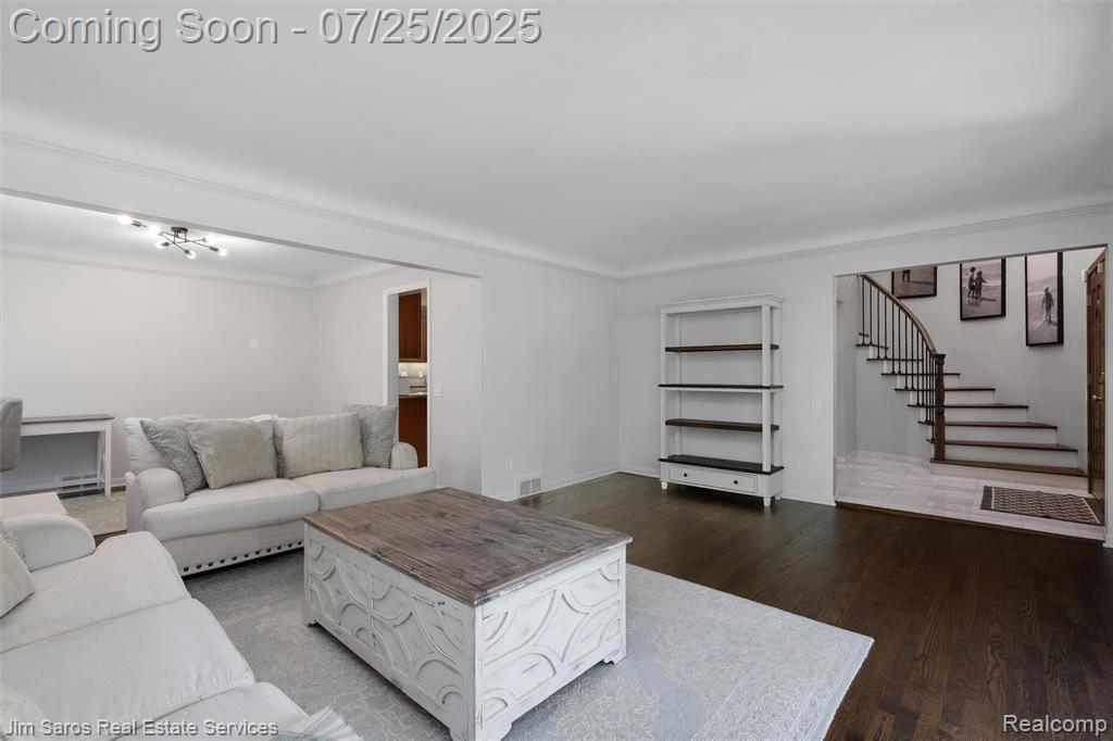 753 Perrien Place, Grosse Pointe Woods, MI 48236 — Photo 12