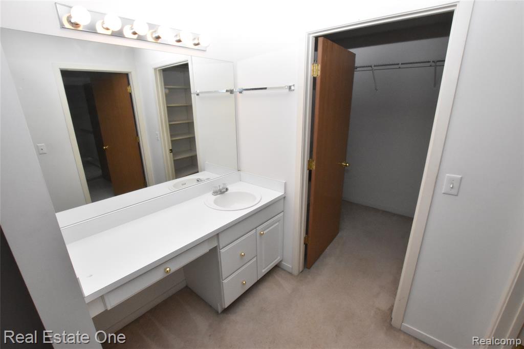 555 Winwood Court, Walled Lake, MI 48390 — Photo 13