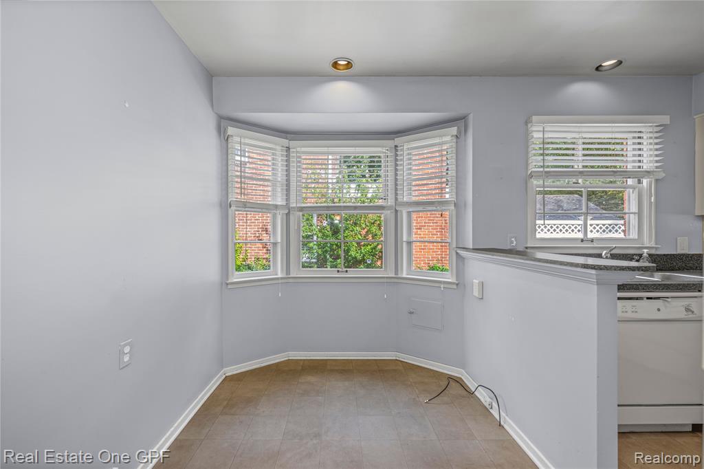 438 Colonial Court, Grosse Pointe Farms, MI 48236 — Photo 11