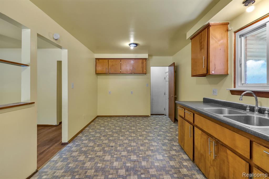 5320 Bedford Street, Dearborn Heights, MI 48125 — Photo 15