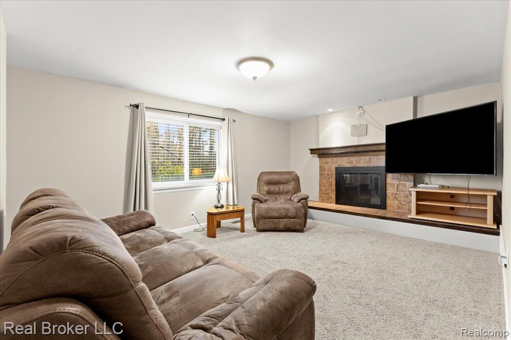 52048 Brentwood Drive, Shelby Twp, MI 48316 — Photo 34