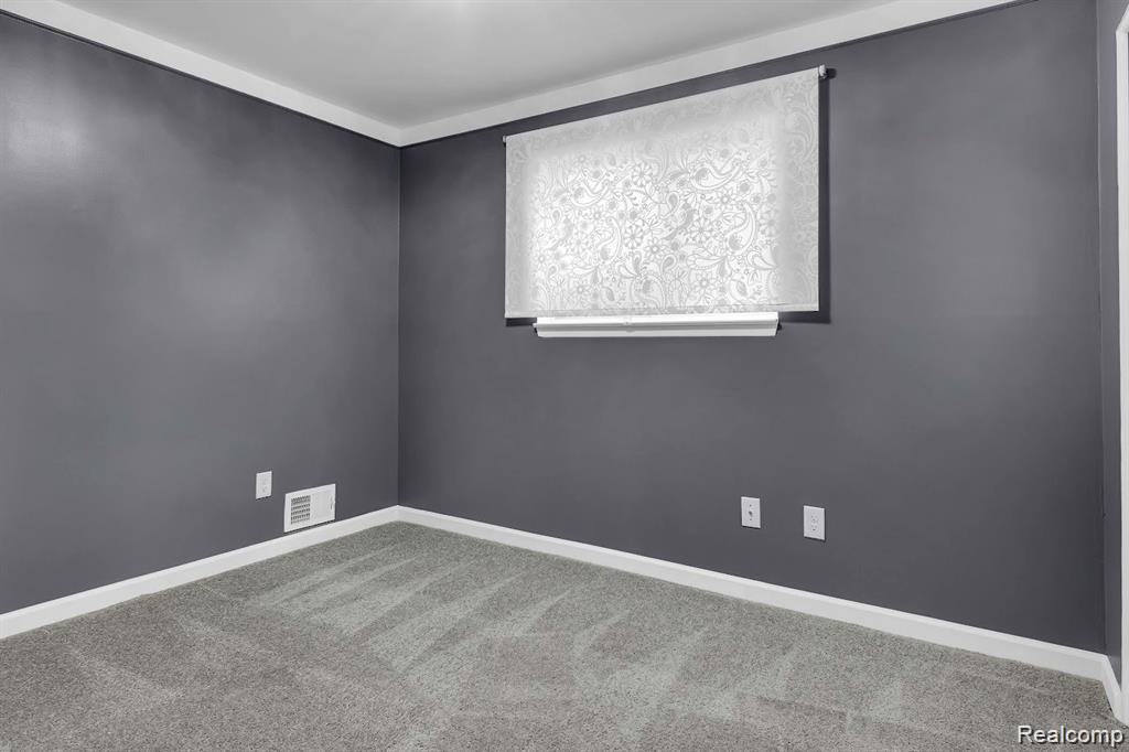 7518 Hazelton Street, Dearborn Heights, MI 48127 — Photo 15