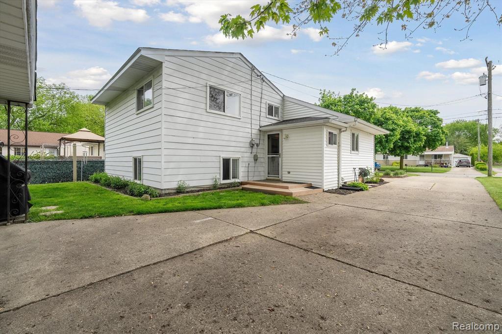 6091 COTTER Avenue, Sterling Heights, MI 48314 — Photo 38