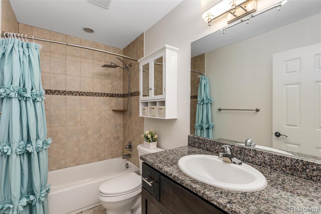 2862 Bay Hill Court, Oakland, MI — Photo 32