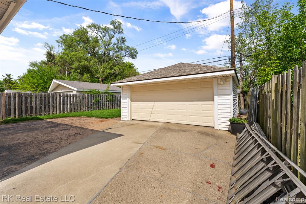 23290 Rosalind Avenue, Eastpointe, MI 48021 — Photo 25