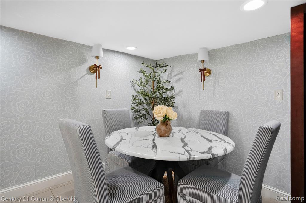 5 Barclay Court, Dearborn, MI 48126 — Photo 28