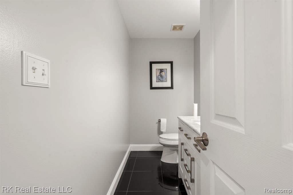8948 RHODE Drive, Shelby Twp, MI 48317 — Photo 14