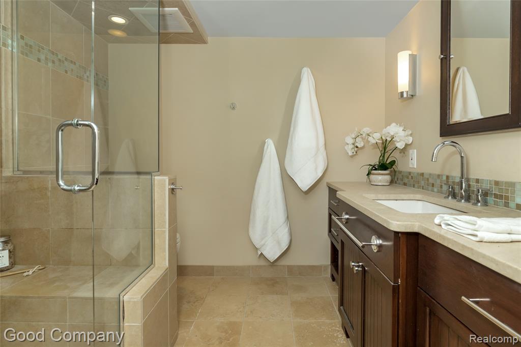802 Orchard View Drive, Royal Oak, MI 48073 — Photo 36