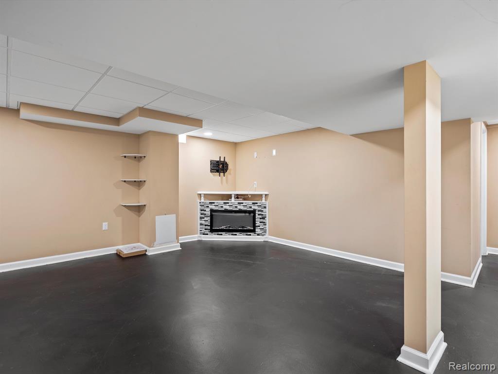 860 MANOR Drive, Milford, MI 48381 — Photo 10
