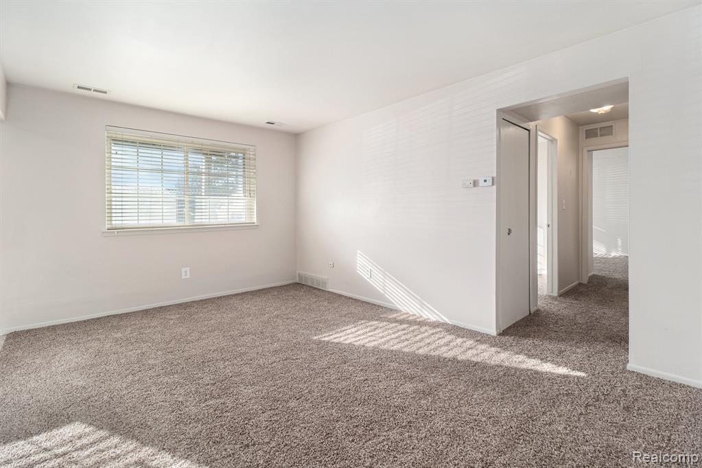 45200 Keding Street, 101, Utica, MI 48317 — Photo 10