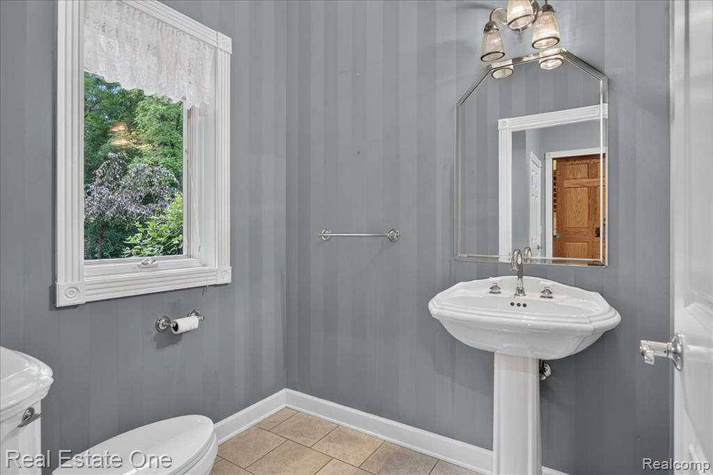 425 Courtney Road, Leonard, MI 48367 — Photo 29