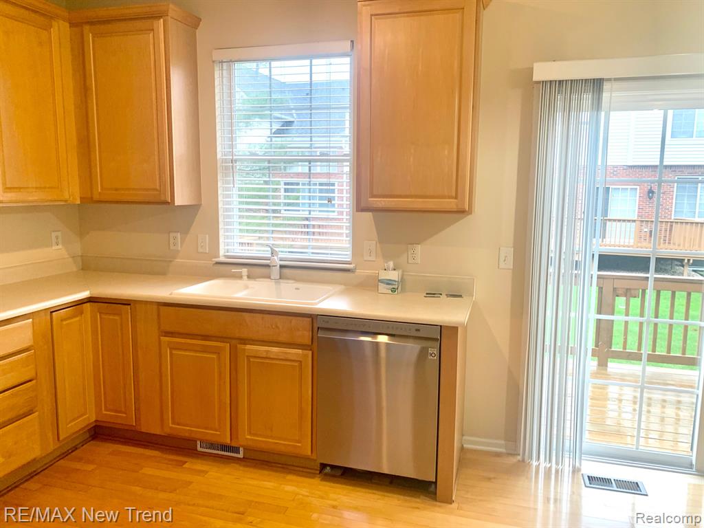 41829 MITCHELL Road, Novi, MI — Photo 8