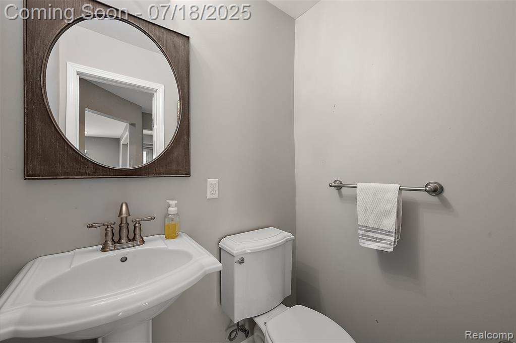 4152 Bloomfield Drive, Sterling Heights, MI 48310 — Photo 33