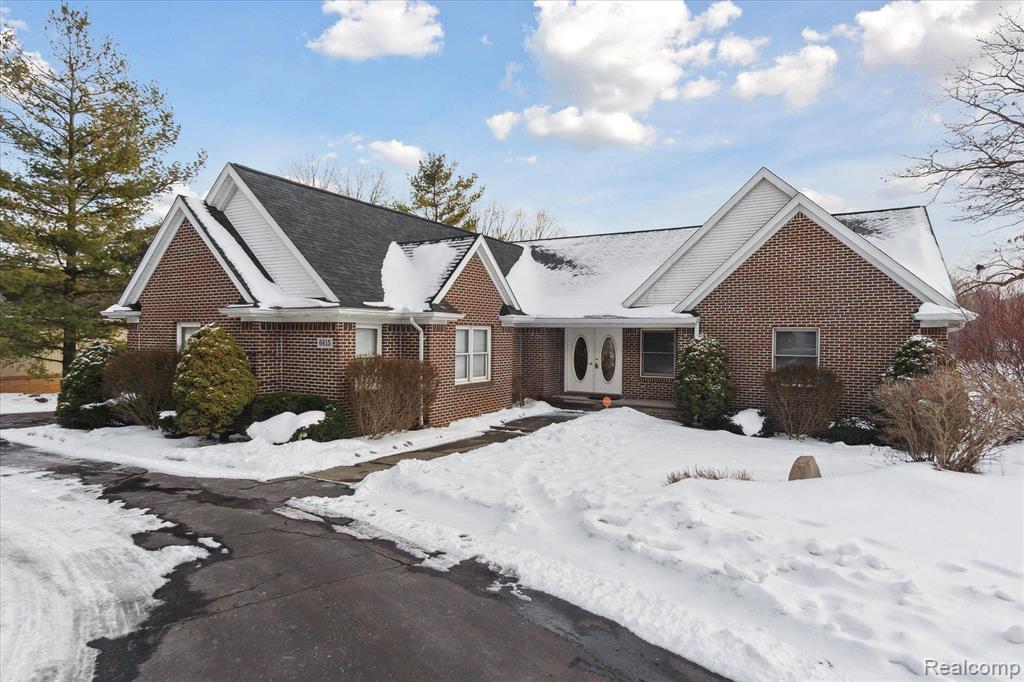 6615 GREENE HAVEN Drive, Clarkston, MI 48348 — front exterior