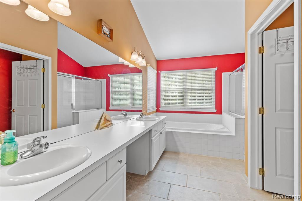 1095 APPALOOSA Court, South Lyon, MI 48178 — Photo 32