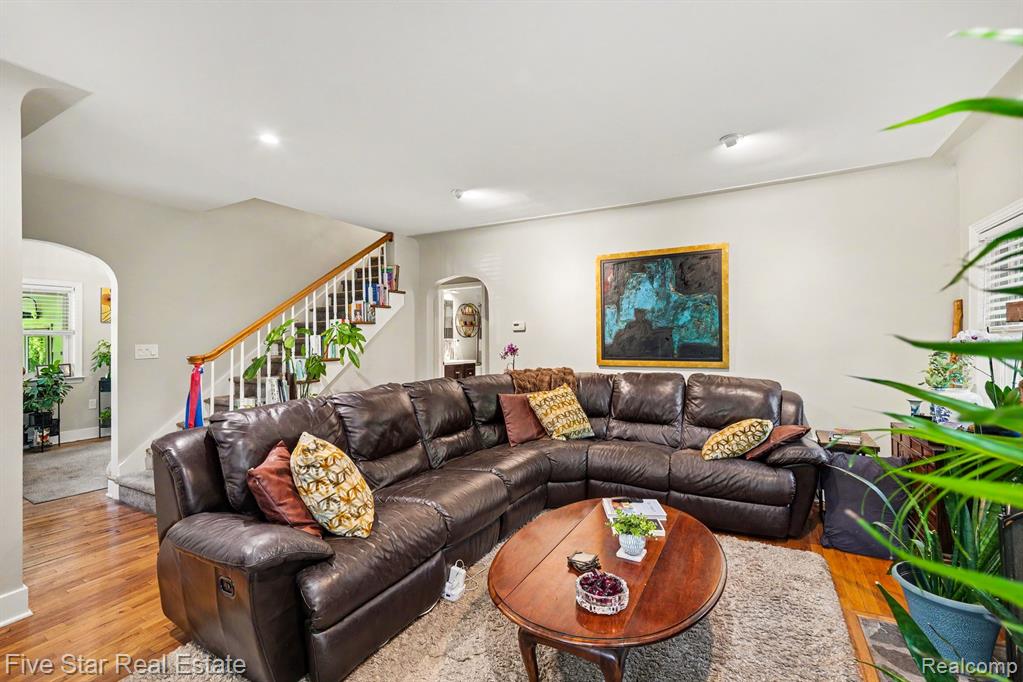 6700 Pontiac Trail Road, West Bloomfield, MI 48323 — Photo 9