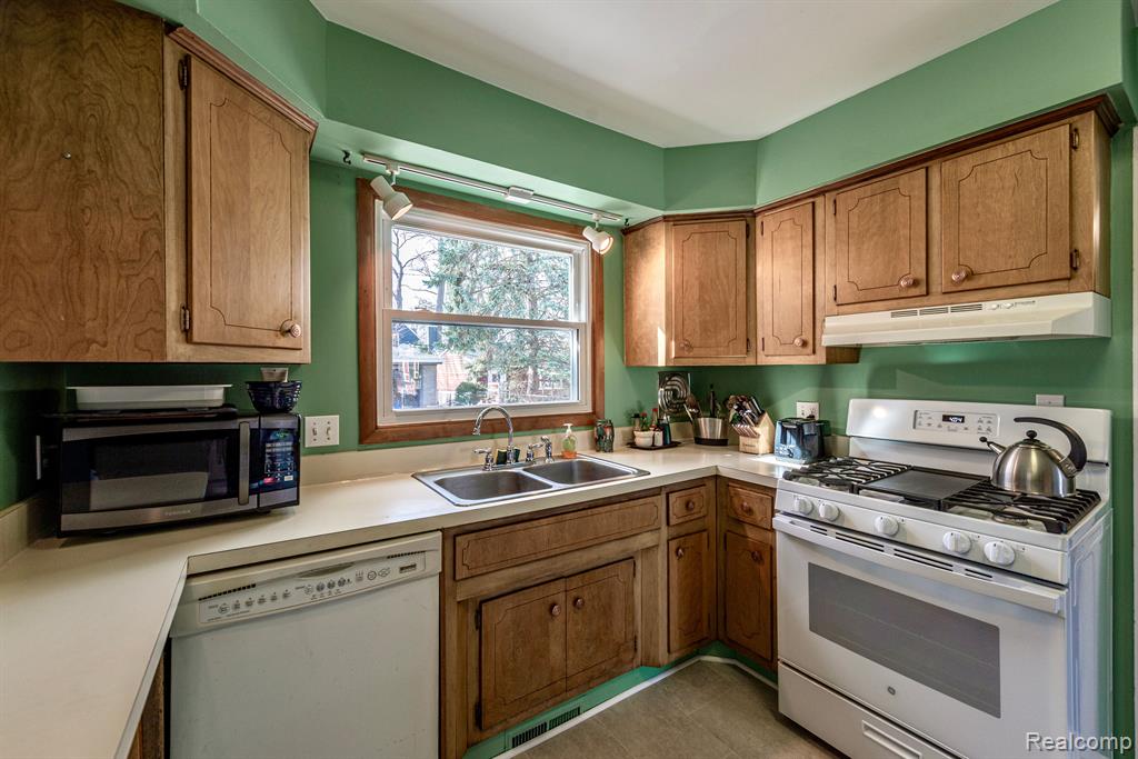 506 S VERMONT Avenue, Royal Oak, MI 48067 — Photo 5