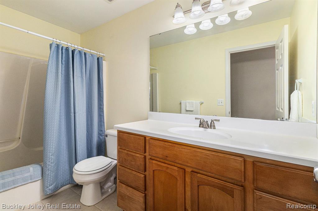 8537 SADDLEWOOD Drive, Brighton, MI 48116 — Photo 11