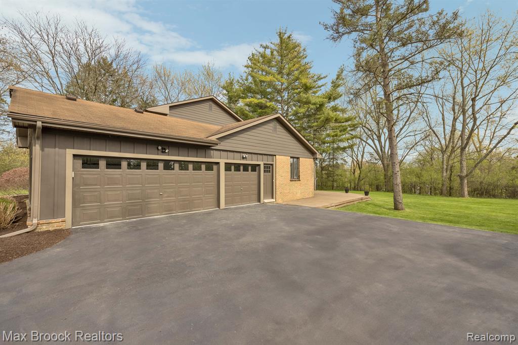 5240 CLARENDON CREST Street, Bloomfield Hills, MI 48302 — Photo 43
