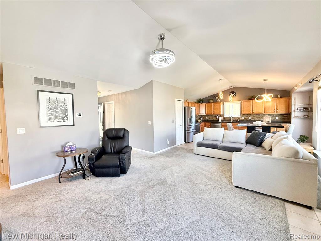 8205 Peninsula Circle, Grand Blanc, MI 48439 — Photo 12