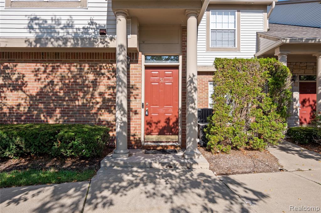 51 N Squirrel Road, Auburn Hills, MI 48326 — Photo 3