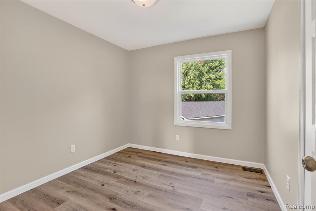 1215 N Oak Road, Davison, MI 48423 — Photo 15