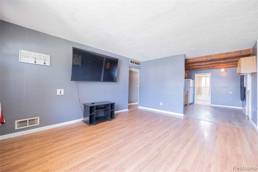 23300 N Brookside Drive, Dearborn Heights, MI 48125 — Photo 6