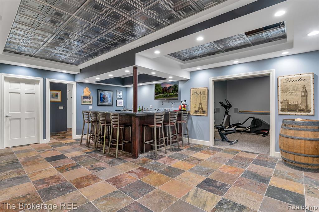 6995 HAWK WOODS Court, West Bloomfield, MI — Photo 45
