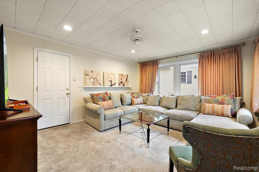 4399 Midrow Road, Waterford, MI 48329 — Photo 17