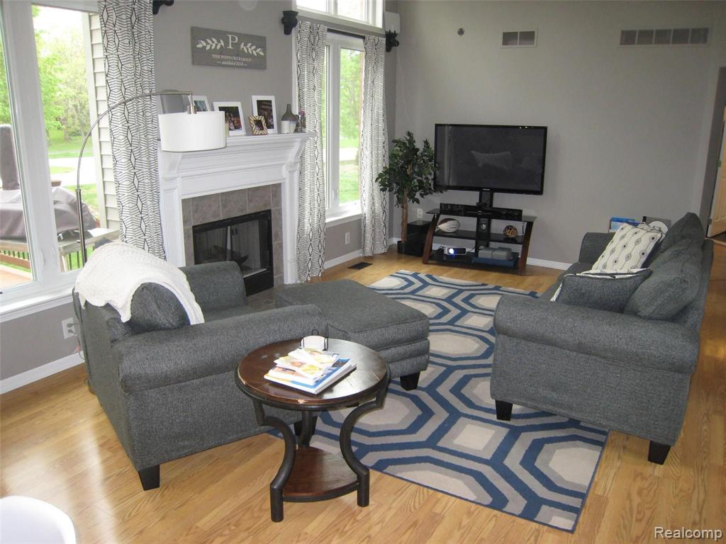 4936 CARRINGTON Drive, Rochester, MI 48306 — Photo 4