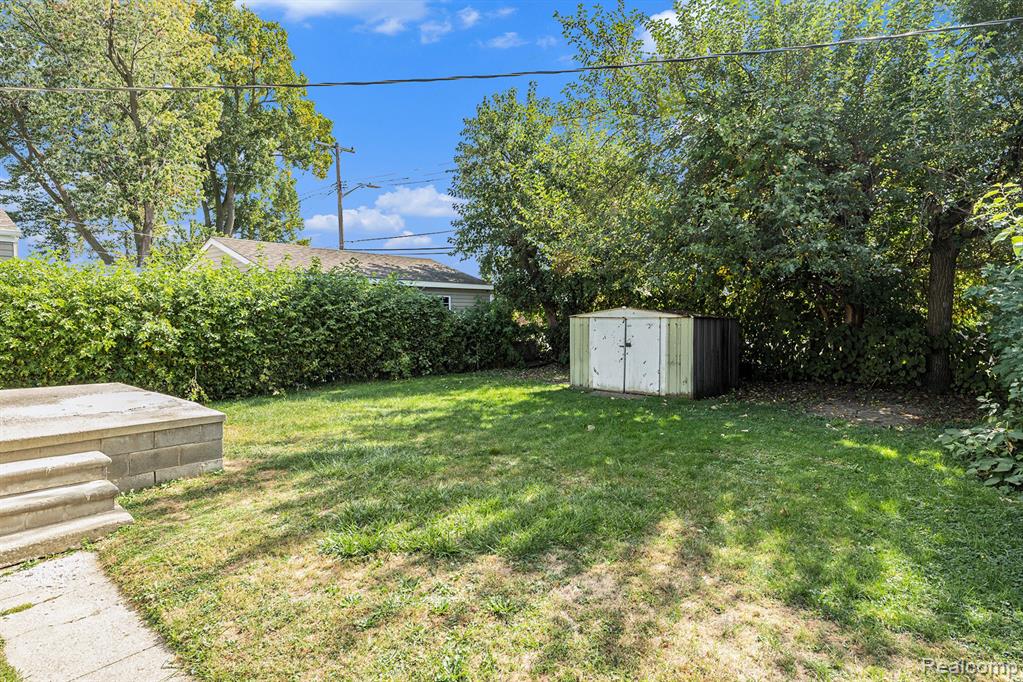 1212 E Rowland Avenue, Madison Heights, MI 48071 — Photo 17