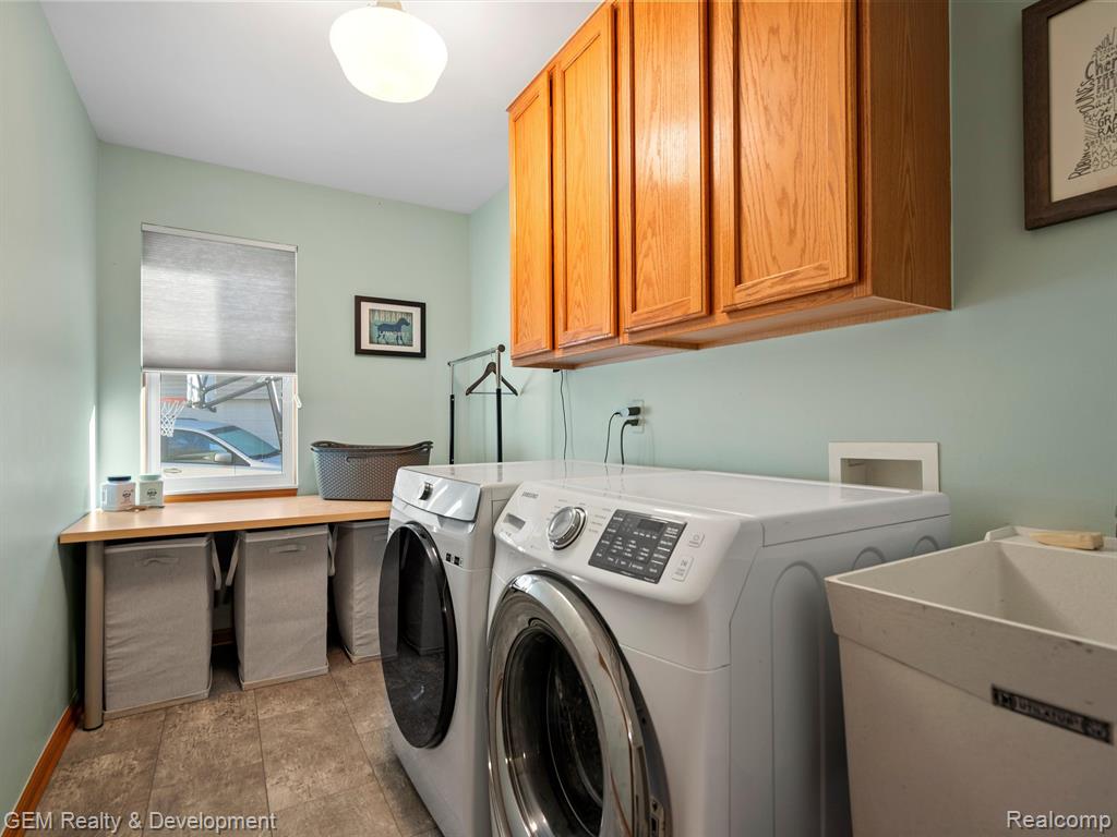 4163 DELPHINE Drive, Wixom, MI 48393 — Photo 27
