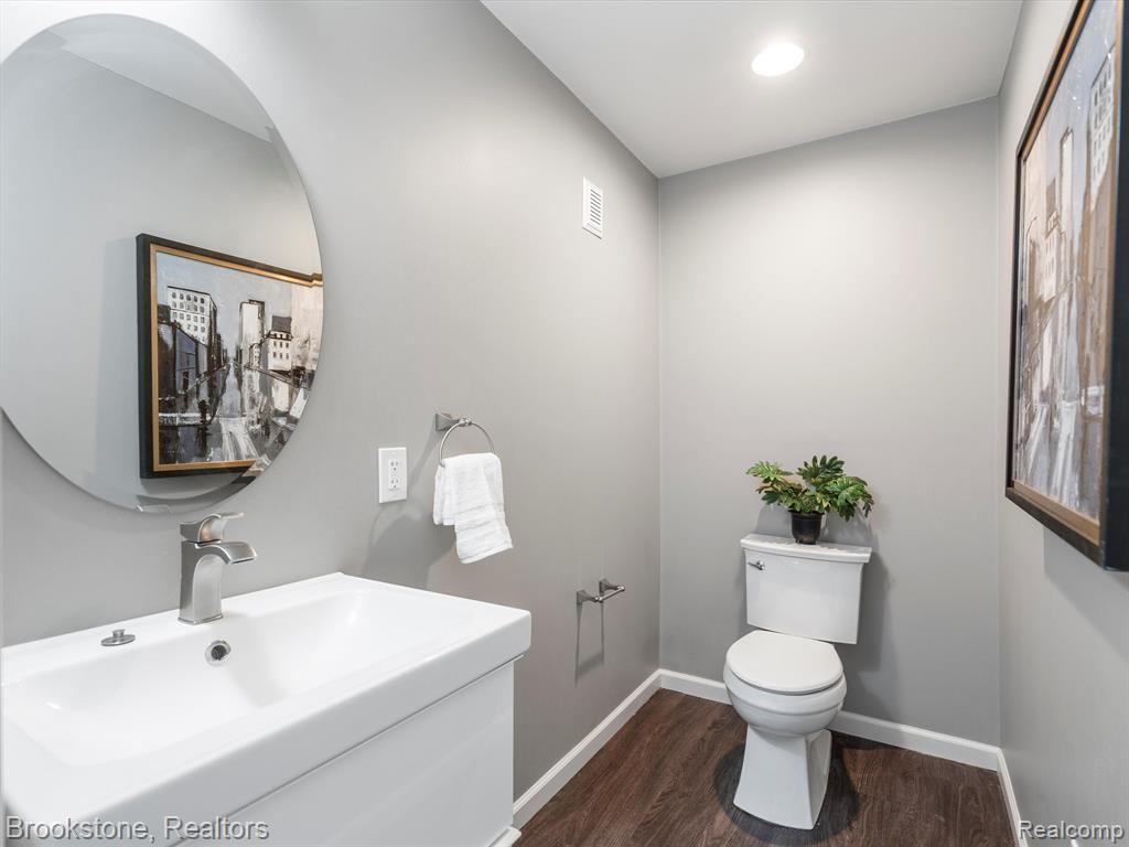 576 E Flint Street, Lake Orion, MI 48362 — Photo 16