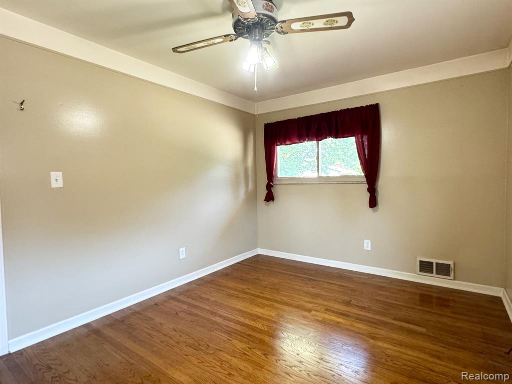 8126 Mills Street, Taylor, MI 48180 — Photo 30