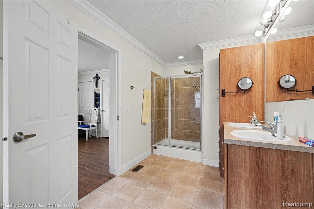 46229 Worlington Dr, Macomb, MI 48044 — Photo 19