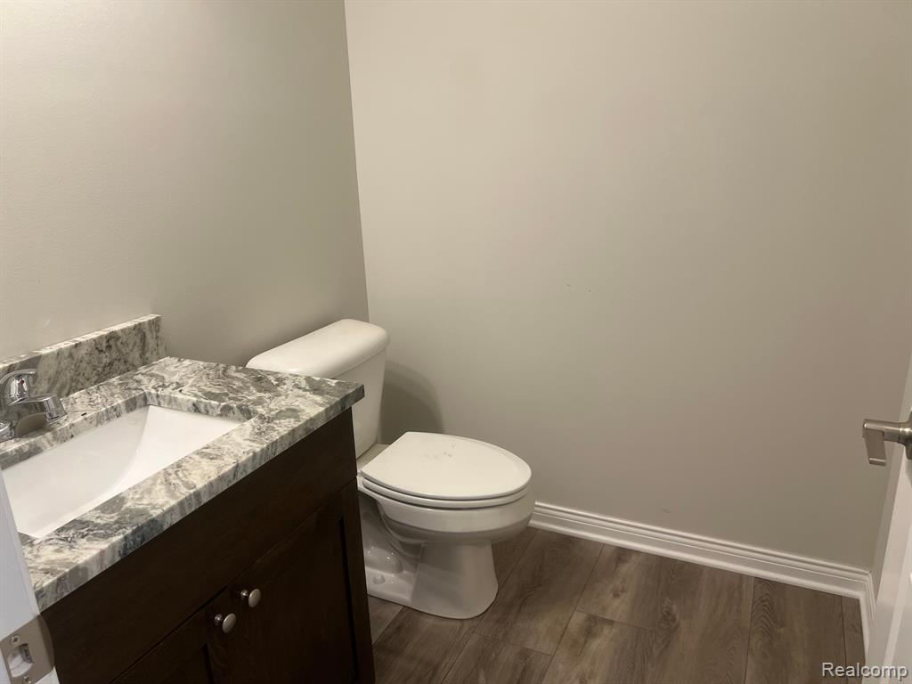 4226 SECLUDED PINES DR, Sterling Heights, MI 48314 — Photo 9