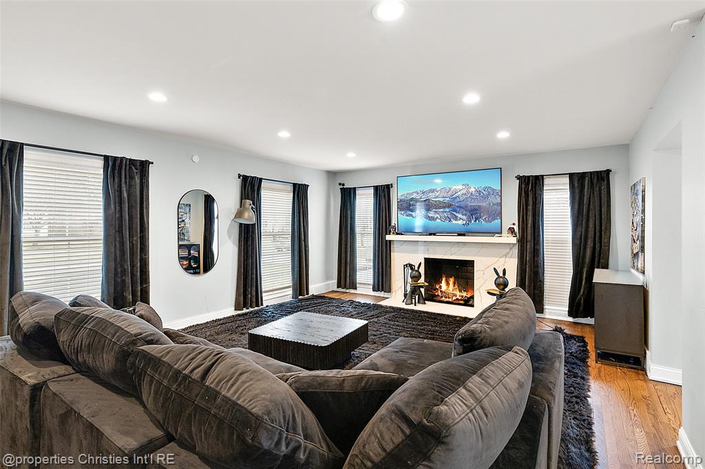 61 Lochmoor Boulevard, Grosse Pointe Shores, MI 48236 — Photo 8