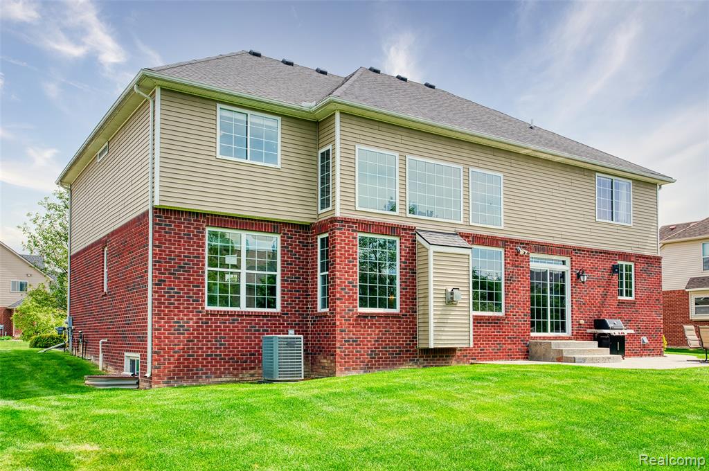 24455 Glenwood Drive, South Lyon, MI 48178 — Photo 44