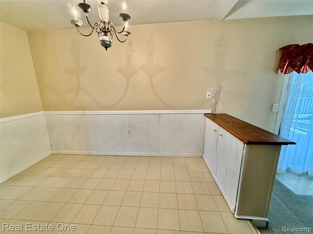 42075 GLORIA Drive, Canton, MI 48187 — Photo 19