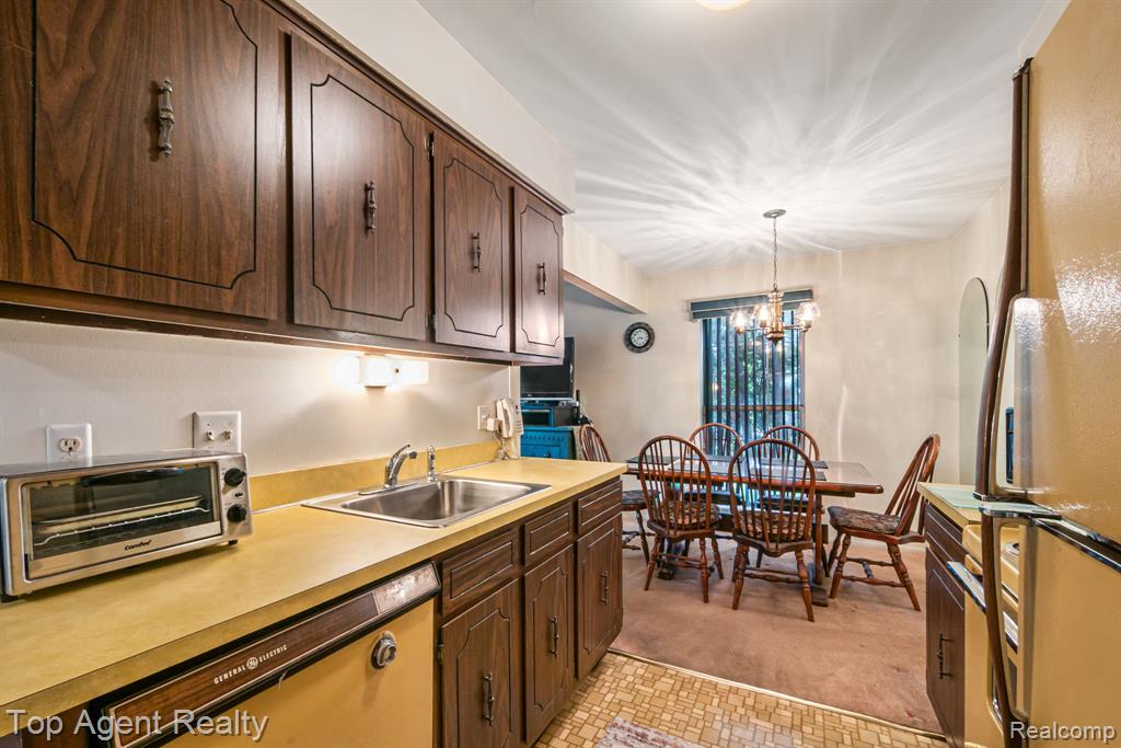 24755 Meadow Lane, Harrison Township, MI — Photo 16