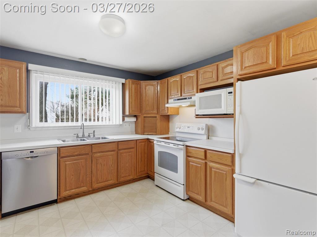 4208 Joyce Avenue, Waterford, MI 48329 — Photo 8