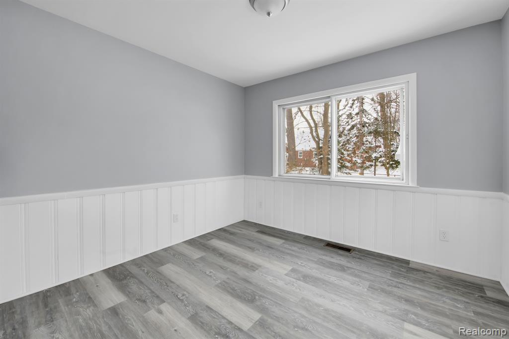 8651 HAZELTON Street, Dearborn Heights, MI 48127 — Photo 15
