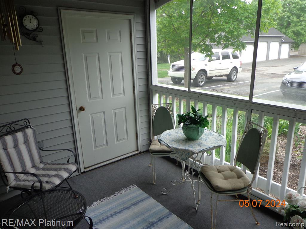 620 CURZON Court, 102, Howell, MI 48843 — Photo 8