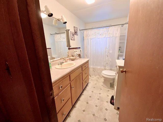 512 N CANAL Street, Chesaning, MI 48616 — Photo 7