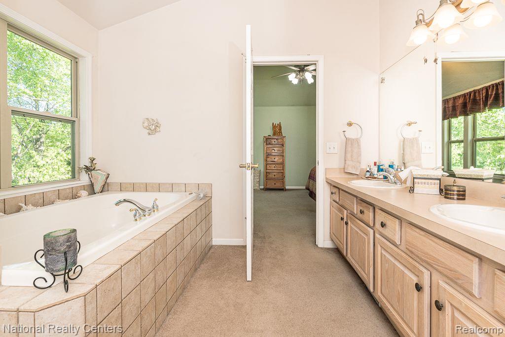 7914 BROOKWOOD Drive, Clarkston, MI 48348 — Photo 25